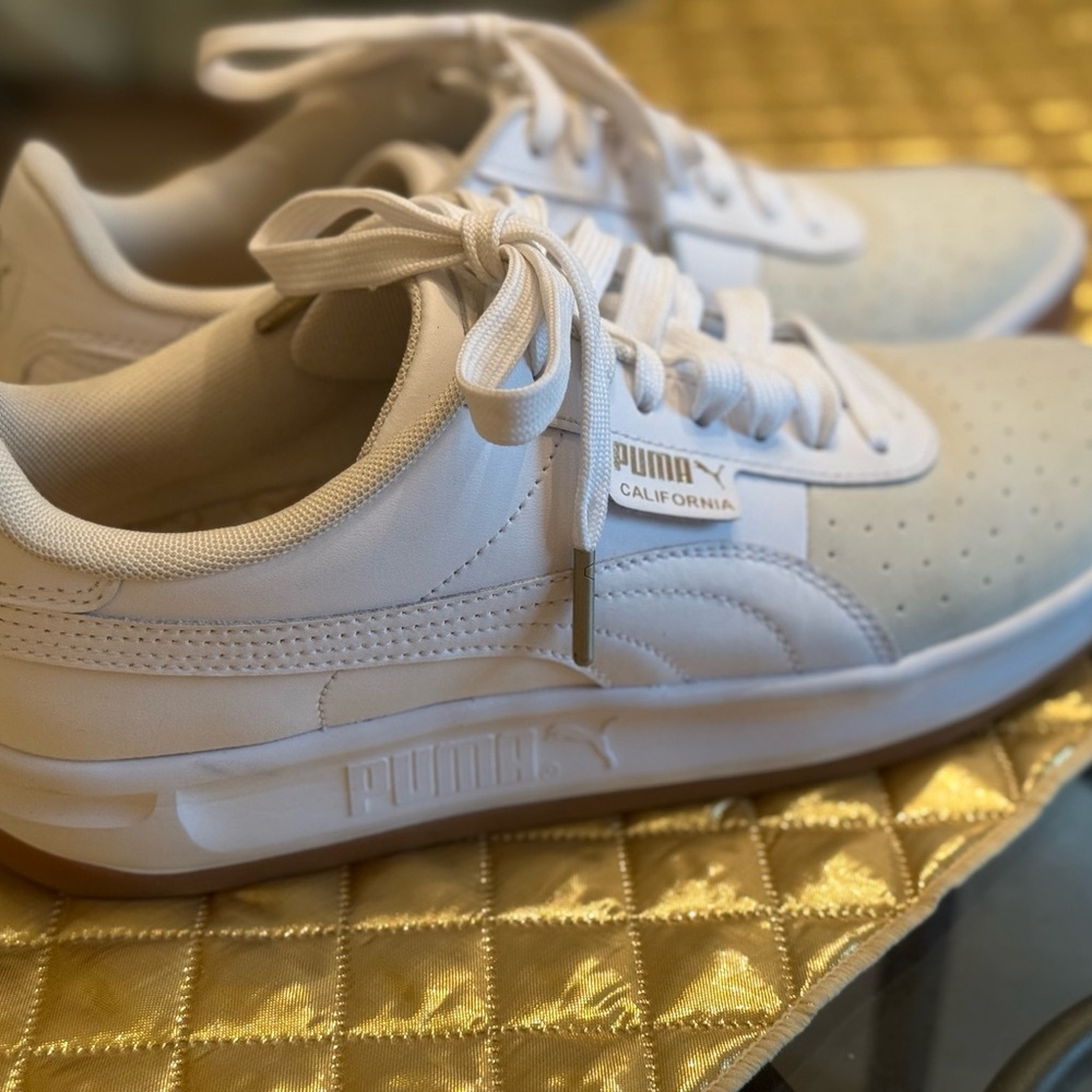 Puma Gold Sneakers with Textured Fabric and Traditional Lacing’s